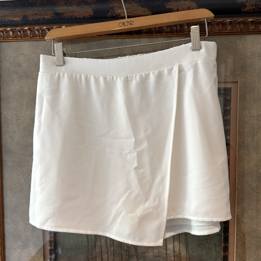 NWT TCEC Elegant White Skort